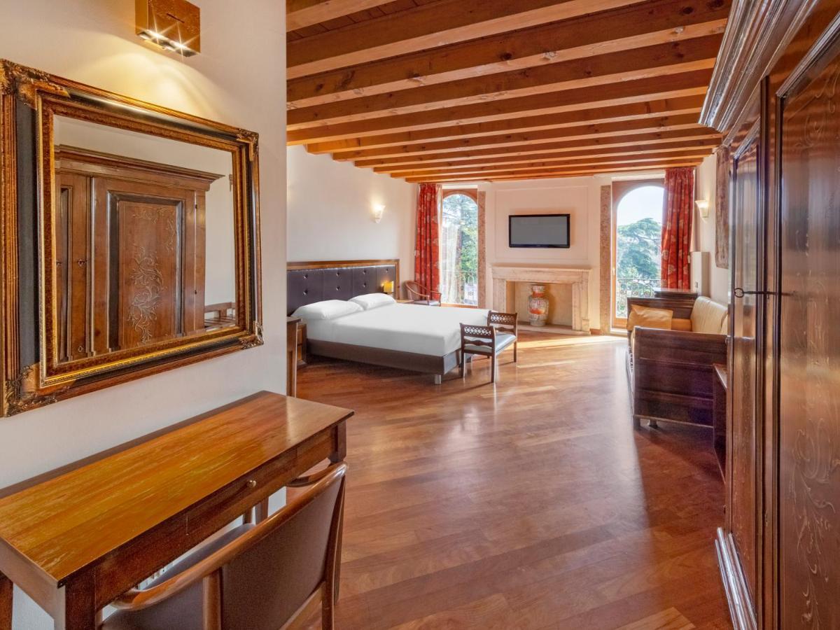 Deluxe Double with Balcony and Arena View,1162687677:JPEG