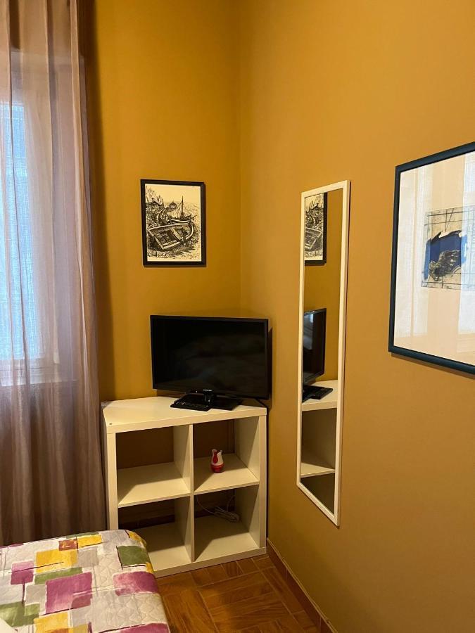 Single Room with Shared Bathroom