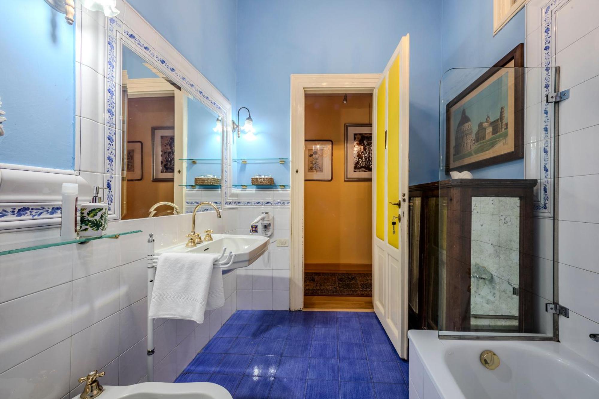 Double or Twin Room Private External Bathroom