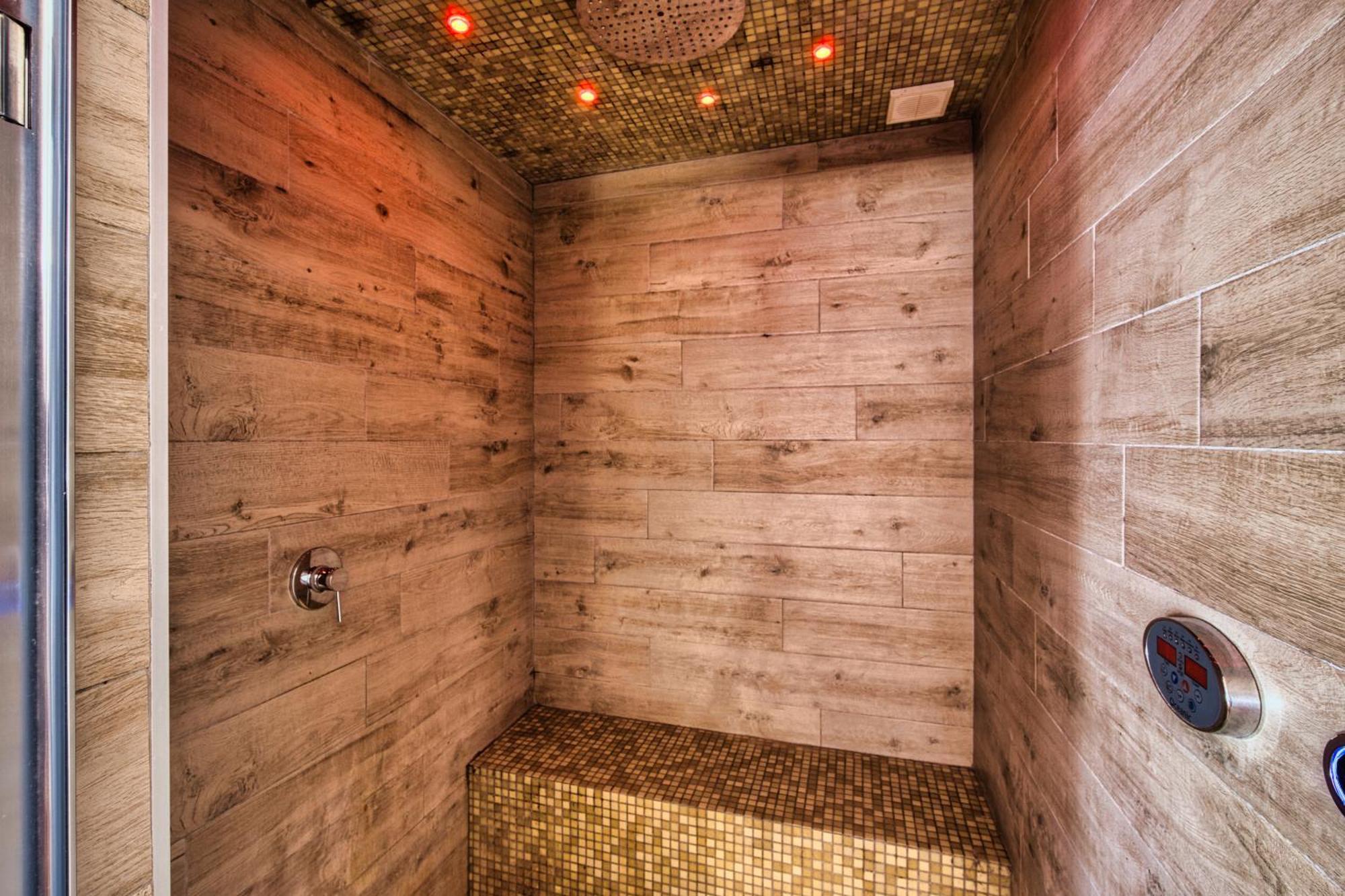 Deluxe King Room Turkish Bath