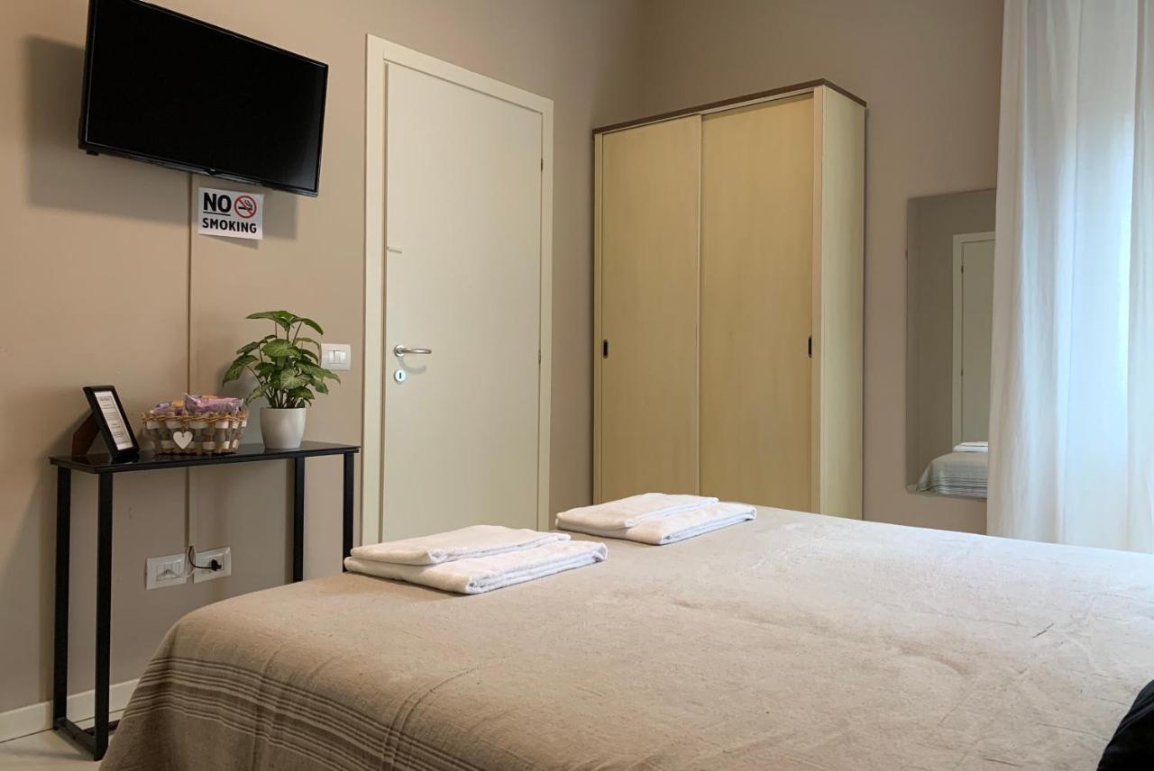 Quarto com Cama de Casal ou 2 de Solteiro e Banheiro Privativo