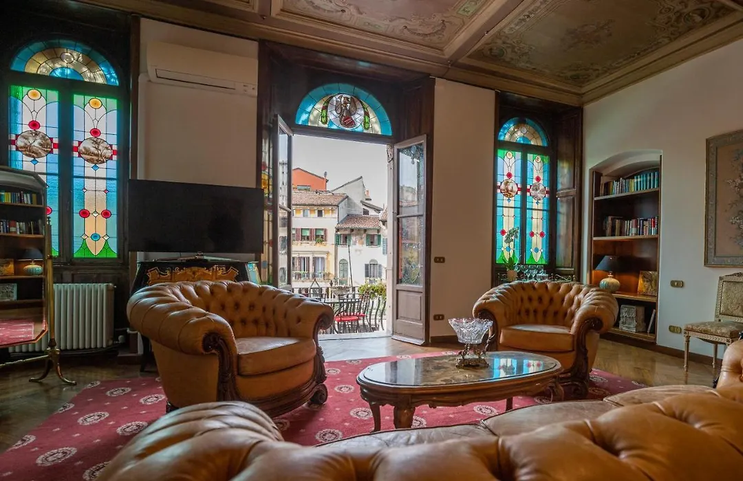Corte Realdi Suites Piazza Erbe-1