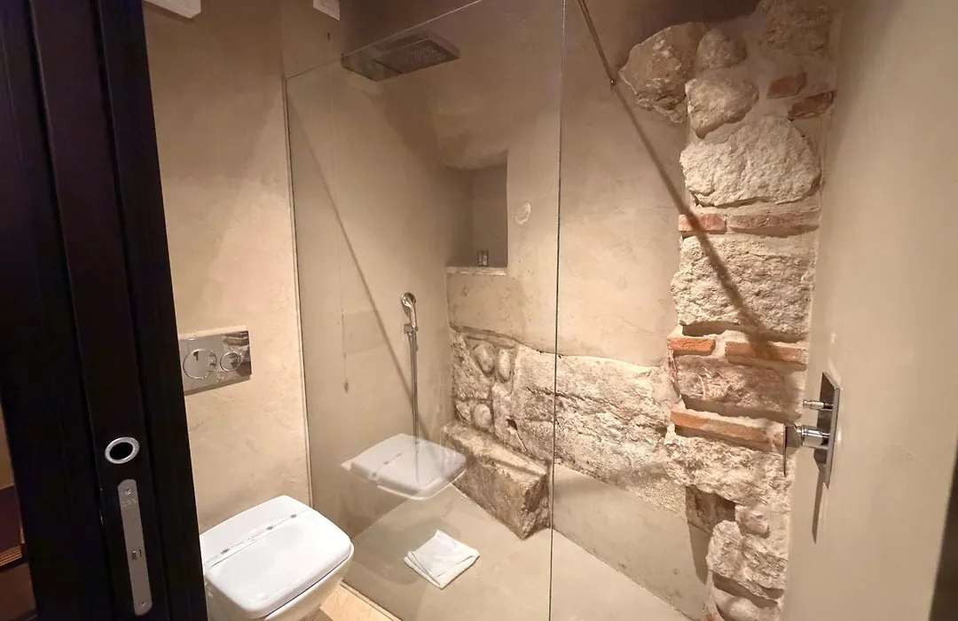 Arena Luxury Suite-1