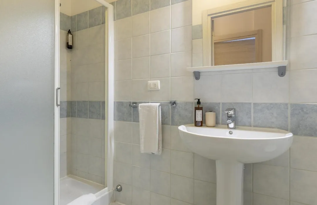 Maricla Boutique Rooms With Balcony & Free Parking-1