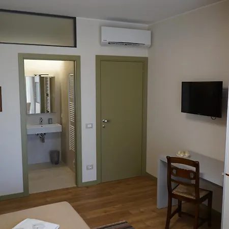 Avenue Rooms-2