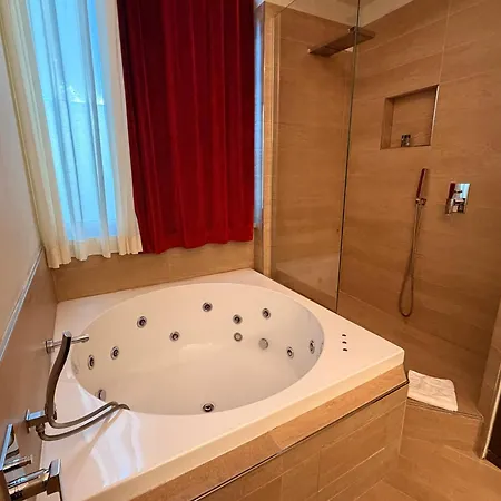 Arena Luxury Suite-2
